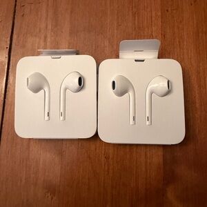 Lot Of 2 Apple EarPods with Lightning Connector – Genuine OEM – New Unused